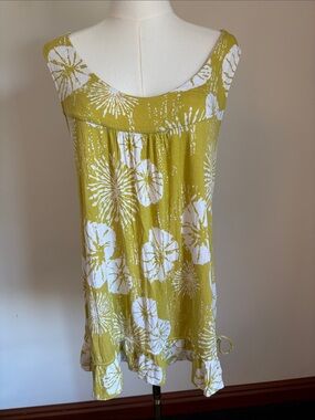 Liz Lange White Floral Olive Scoop-Neck Tank